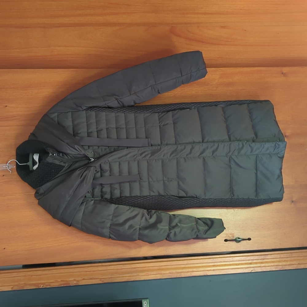 Tahari Size Small Long Winter Puffer